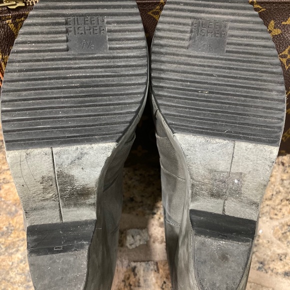 Eileen Fisher gray suede ankle boot - Picture 6 of 6